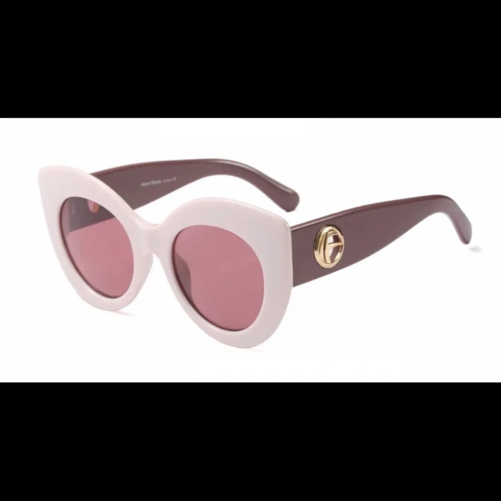 🆕 Thick Framed Cat Eye Sunglasses